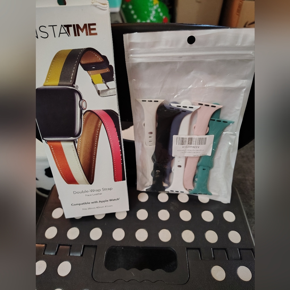 Apple Watch Bands (NWT)Both Come With It